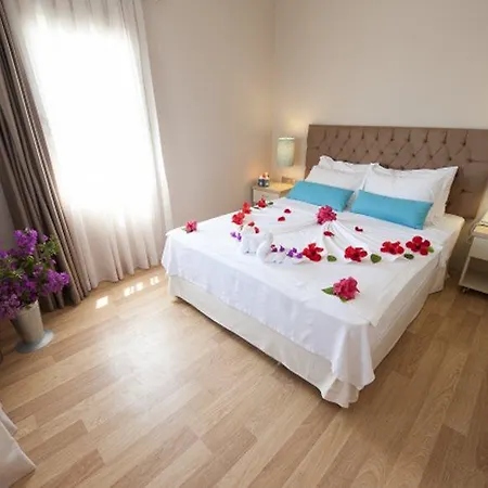 Mavi Turkbuku Otel 4*