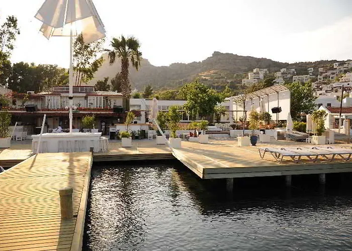 Mavi Гёльтюрбюку